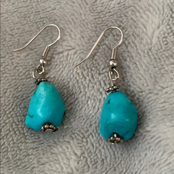 Jewelry - Dangle turquoise earrings